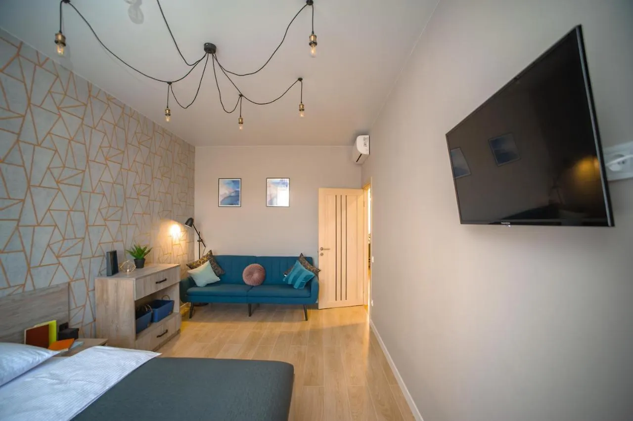 3 Bedroom, 2 Bathroom Apartment Near Forum Львов